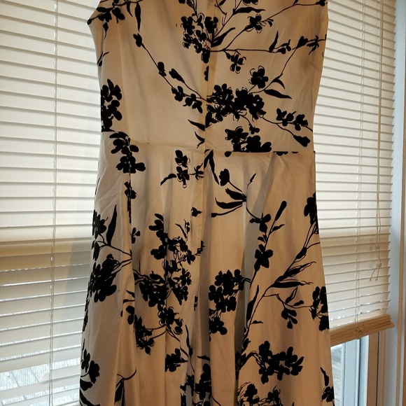 White floral dress - Picture 3 of 3